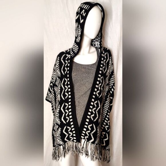 Love & Liberty Hooded  Sweater Poncho Cardigan w/ Fringe Winter Sz Small - Picture 13 of 13